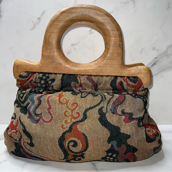 Tapestry handbag with wooden handles by Victoria U.S.A. Vintage - Picture 3 of 17
